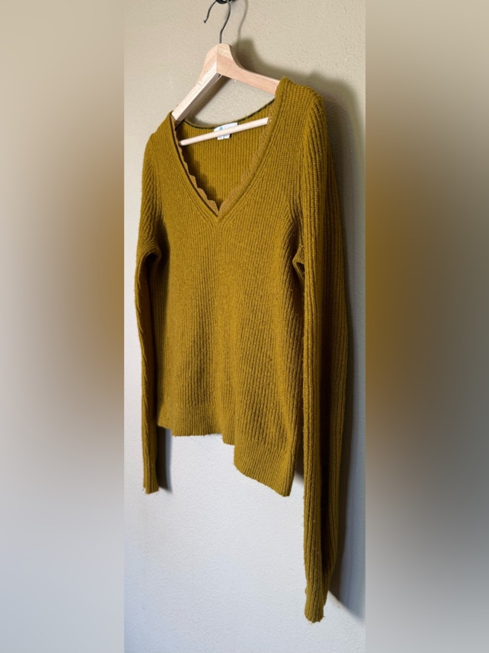 Boden Kelsey Fair Isle Trumpet V-neck Lace Trim
Sweater Size US 6 - Picture 3 of 8